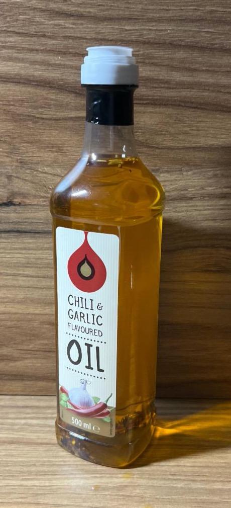 Fotografie - Chili & Garlic flavoured oil Bee & Cee