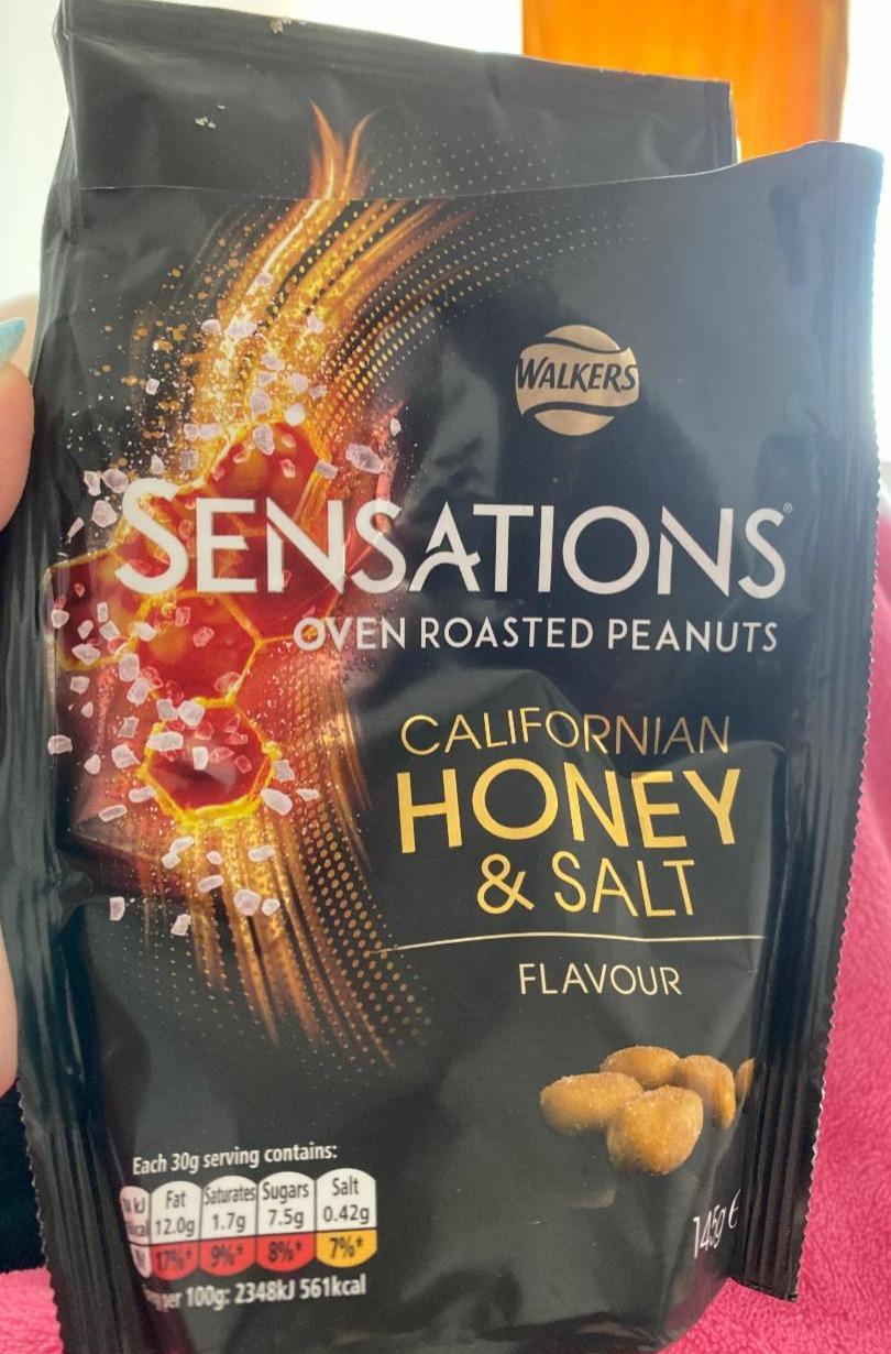 Fotografie - Oven roasted peanuts californian honey & salt flavour Walkers