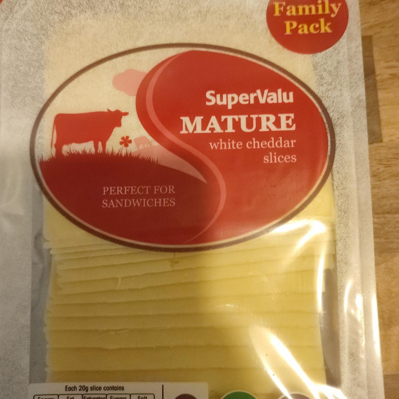 Fotografie - Mature cheddar slices SuperValu