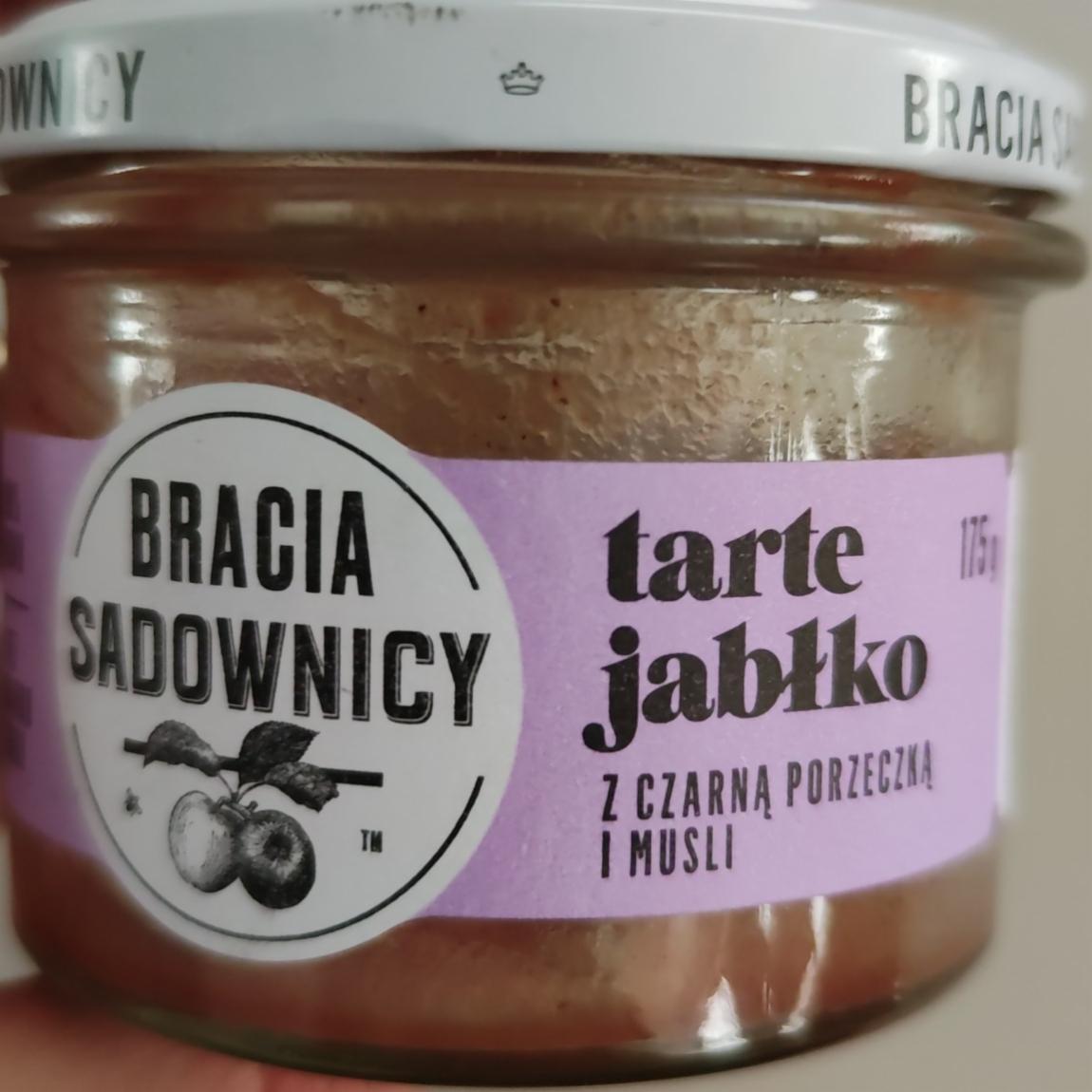 Fotografie - Tarte jabłko z czarną porzeczką i musli Bracia Sadownicy