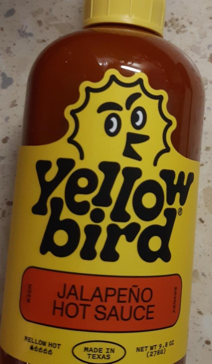 Fotografie - Jalapeño hot sauce Yellow bird