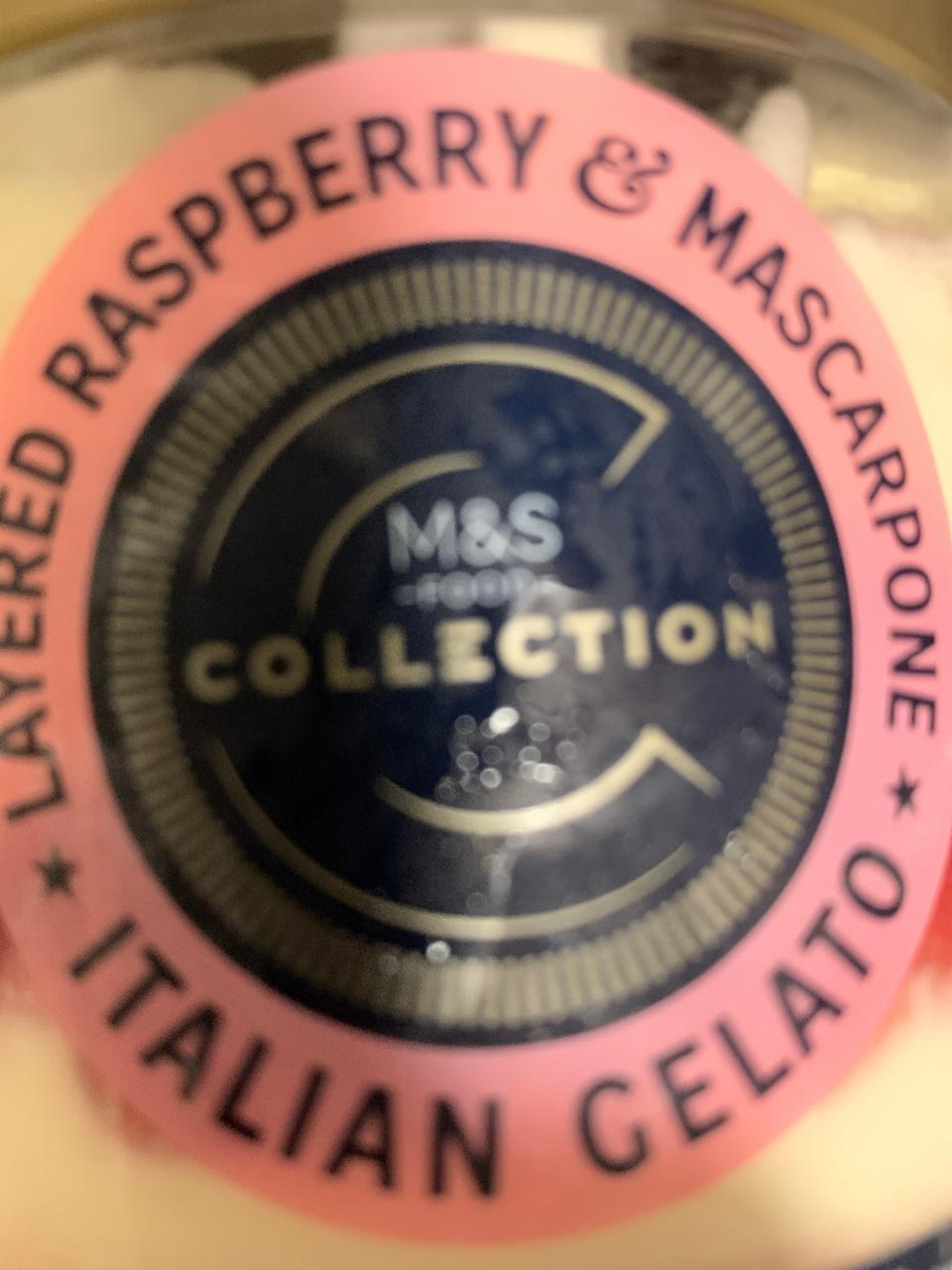 Fotografie - Layered raspberry & mascarpone Marks & Spencer