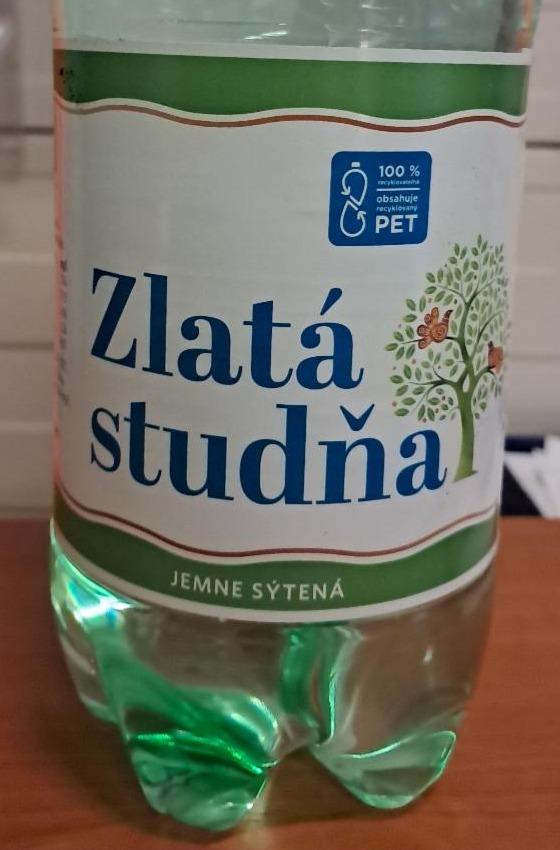 Fotografie - minerální voda zlatá studna jemně perlivá