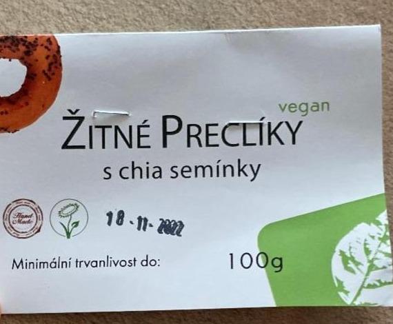 Fotografie - Žitné preclíky s chia semínky Bazalka