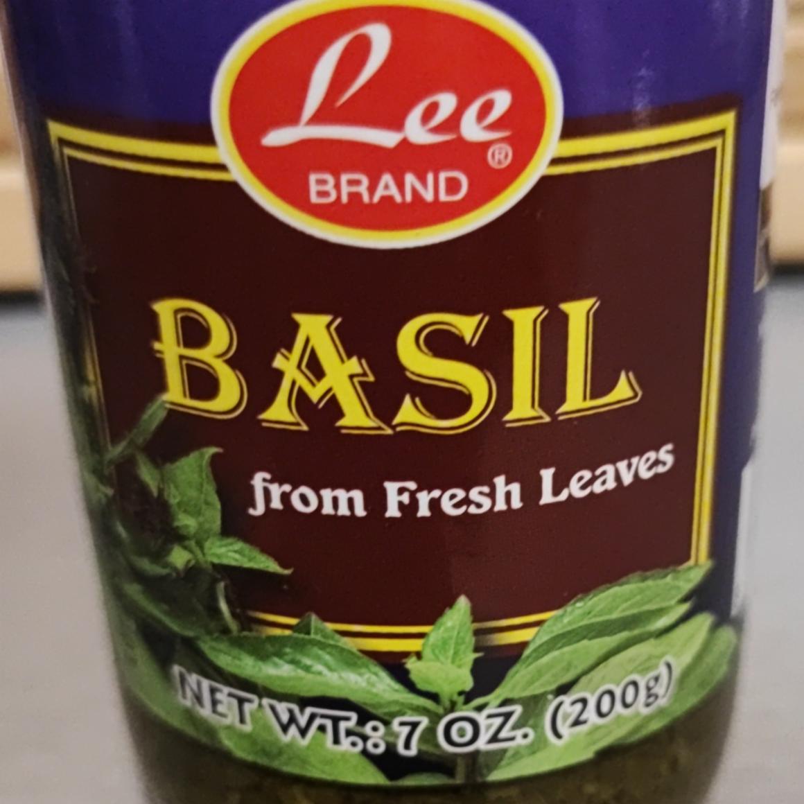 Fotografie - Basil from fresh leaves Lee Brand