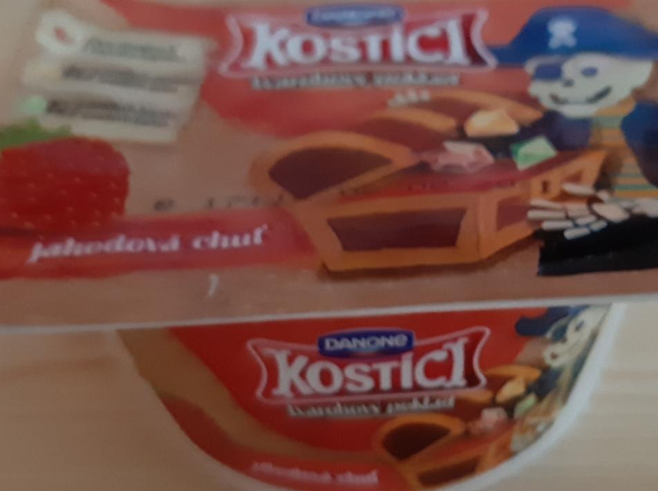 Fotografie - Kostíci tvarohový poklad jahodová chuť Danone