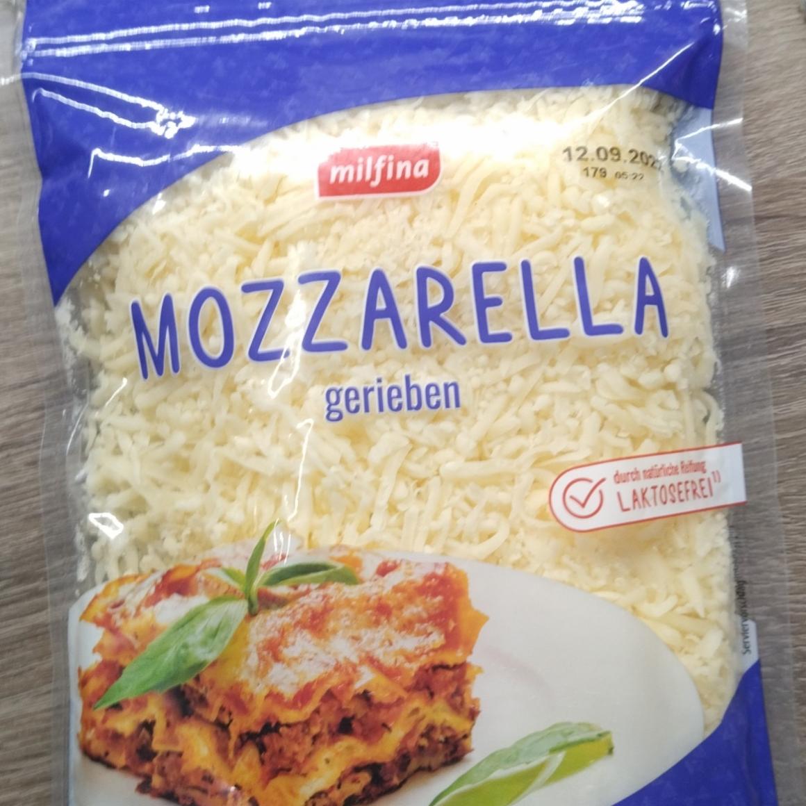 Fotografie - Mozzarella gerieben Milfina