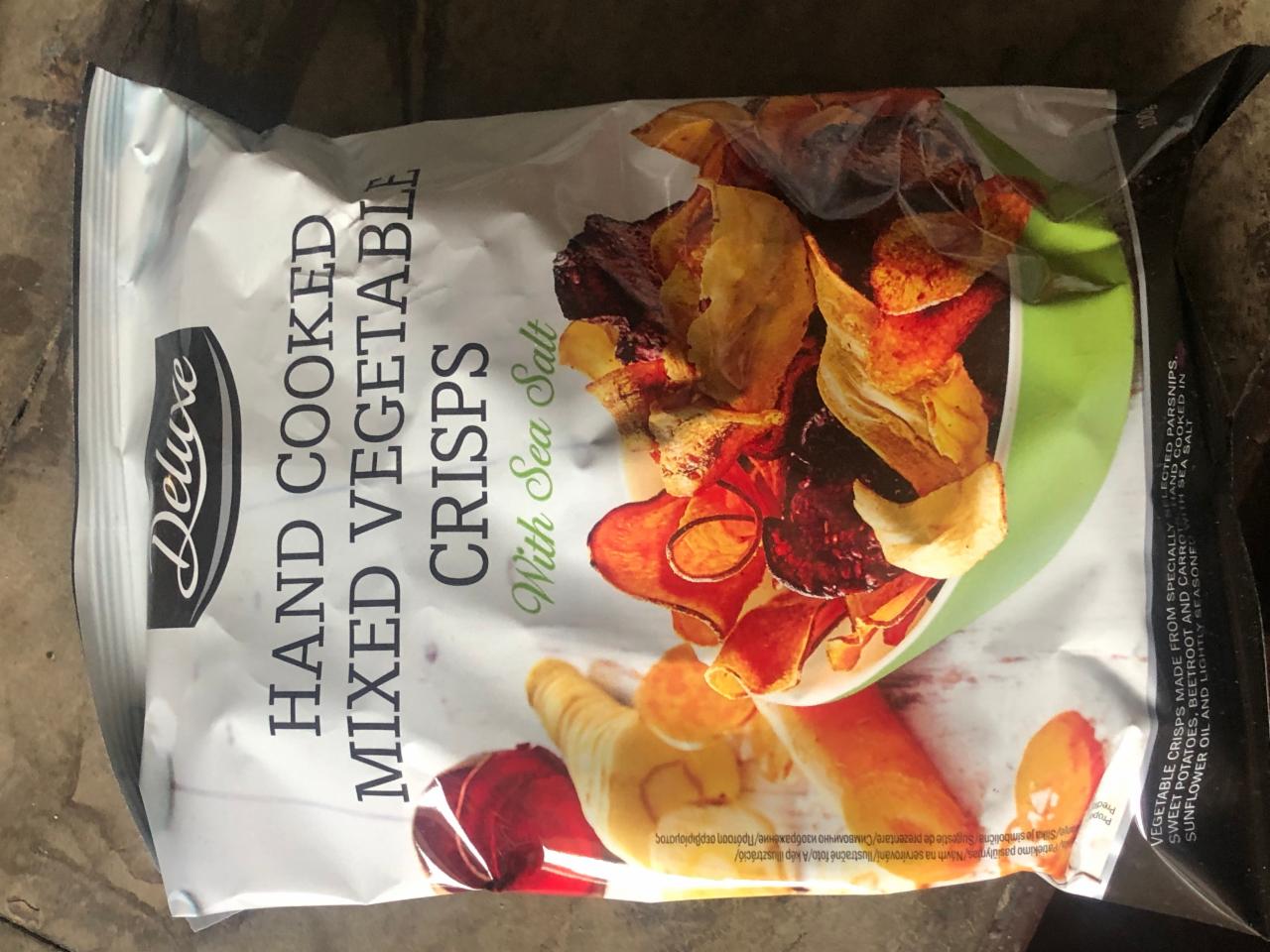 Fotografie - hand cooked mixed vegetable crisps Deluxe