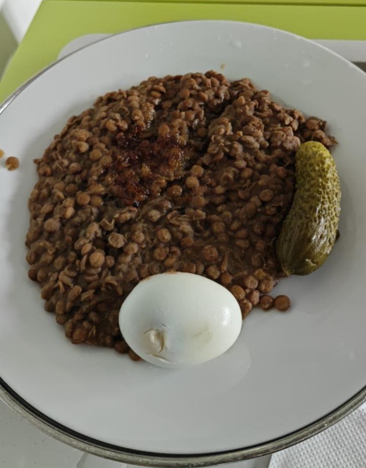 Fotografie - čočka na kyselo s cibulkou, vejce vařené 1ks, okurka sterilovaná