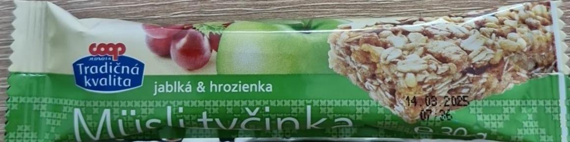 Fotografie - Müsli tyčinka Jablká & Hrozienka Coop Tradičná kvalita