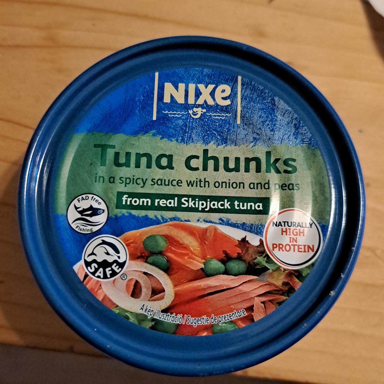 Fotografie - Tuna chunks in a spicy sauce with oninon and peas from real skipjack tuna Nixe