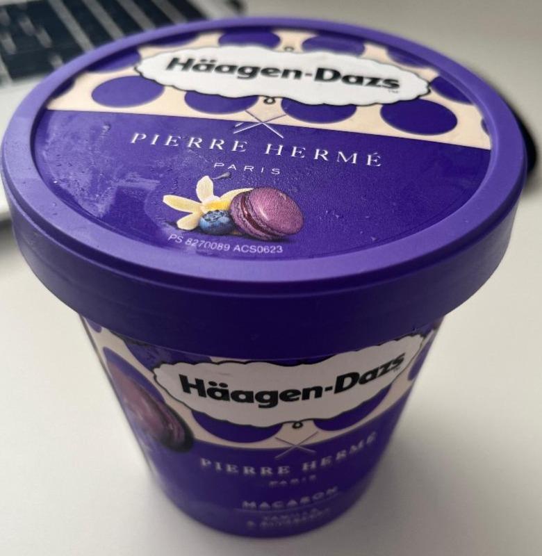 Fotografie - Pierre Herme Macaron Vanilla & Blueberry Häagen-Dazs