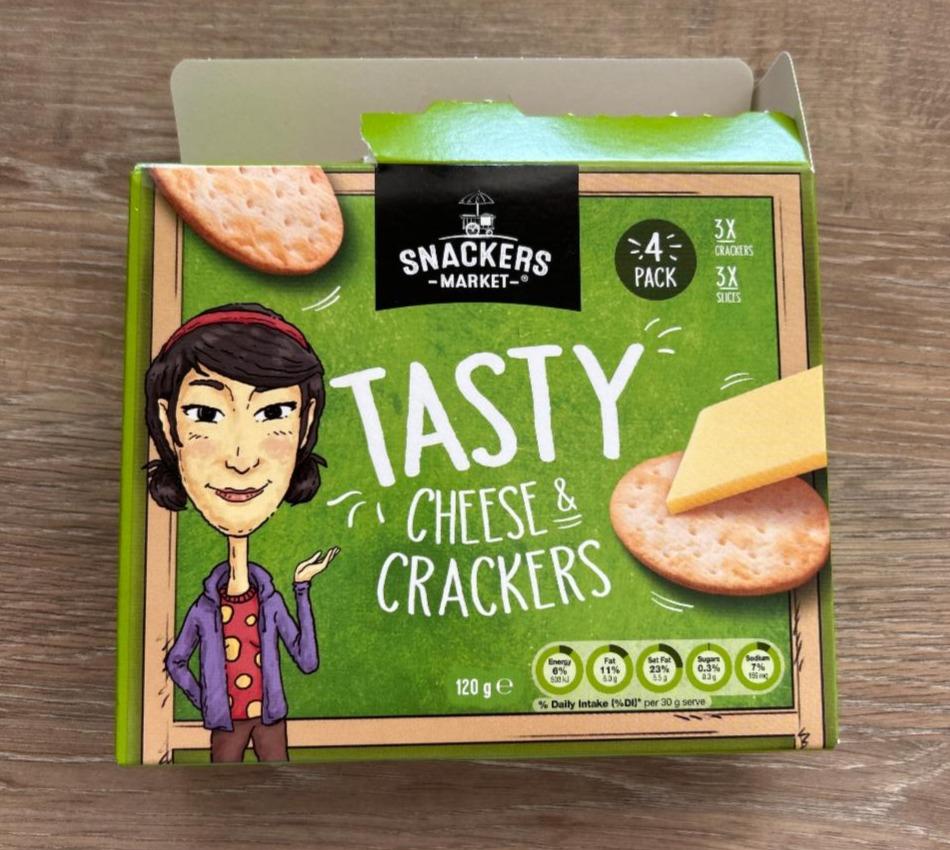 Fotografie - Tasty cheese & crackers Snackers Market