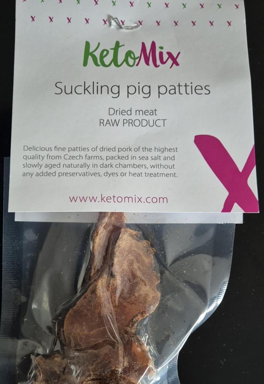 Fotografie - Suckling pig patties dried meat raw product KetoMix