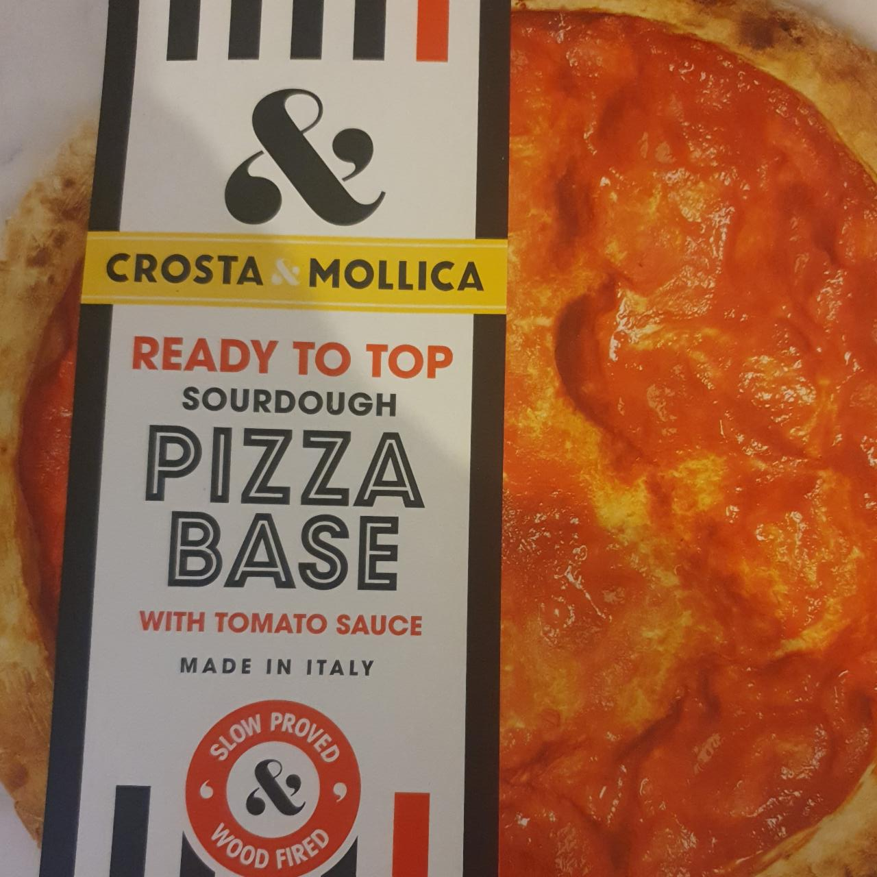 Fotografie - Sourdough pizza base with tomato sauce Crosta & Mollica