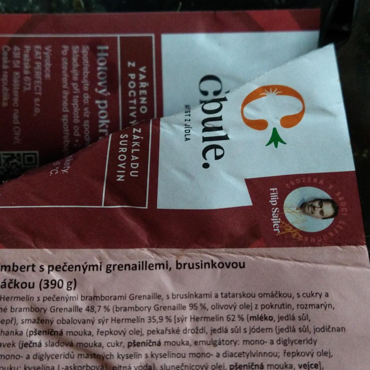 Fotografie - Camembert s pečenými grenaillemi, brusinkovou omáčkou Cibule. Radost z jídla