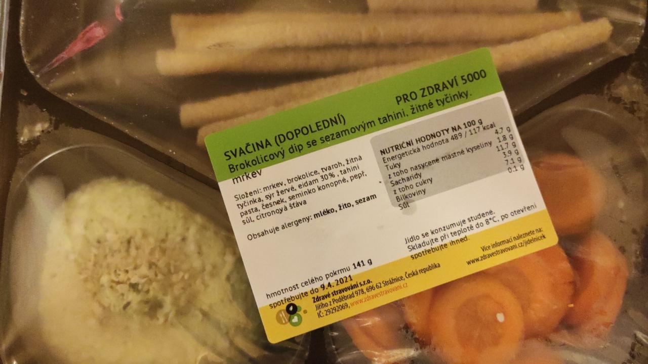 Fotografie - brokolicový dip se sezamovým tahini, žitné tyčinky, mrkev Zdravé stravování
