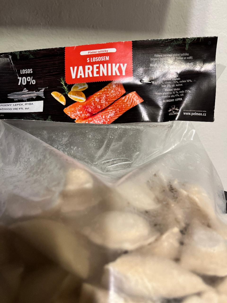 Fotografie - plněné taštičky vareniky s lososem Pelmen