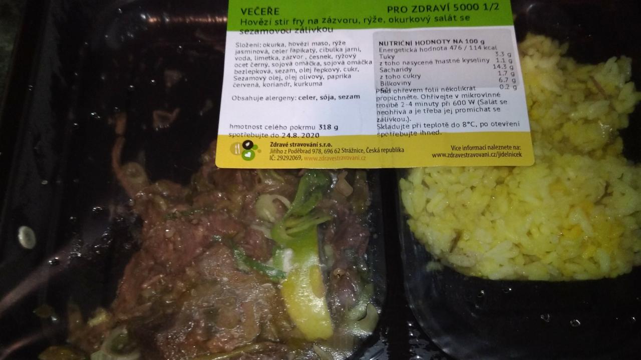 Fotografie - Hovězí stir fry na zázvoru, rýže, okurkový salát se sezamovou zálivkou Zdravé stravování
