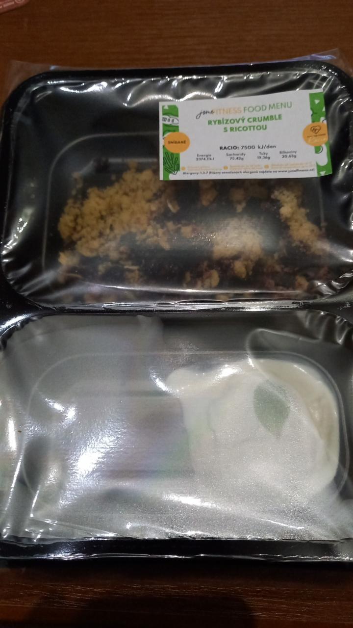 Fotografie - rybízový crumble s ricottou