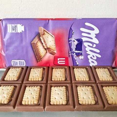 Fotografie - Milka LU mléčná čokoláda se sušenkami