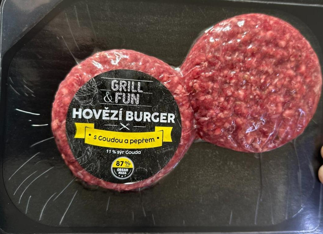 Fotografie - Hovězí burger s goudou a pepřem Grill & Fun