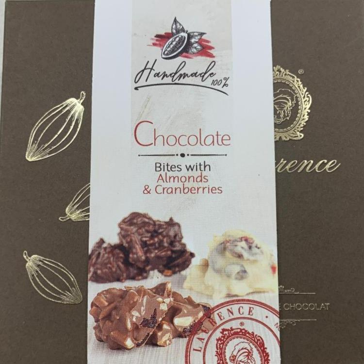 Fotografie - Chocolate bites with almonds & cranberries Laurence Golden