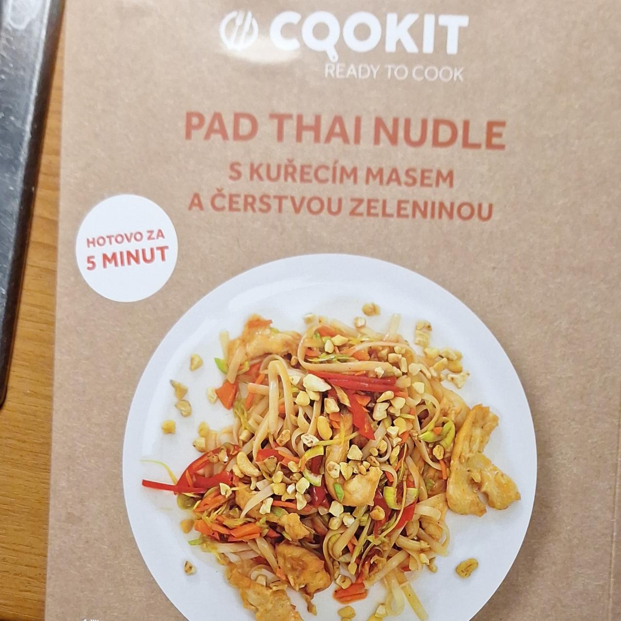 Fotografie - Pad thai nudle s kuřecím masem a čerstvou zeleninou Cookit