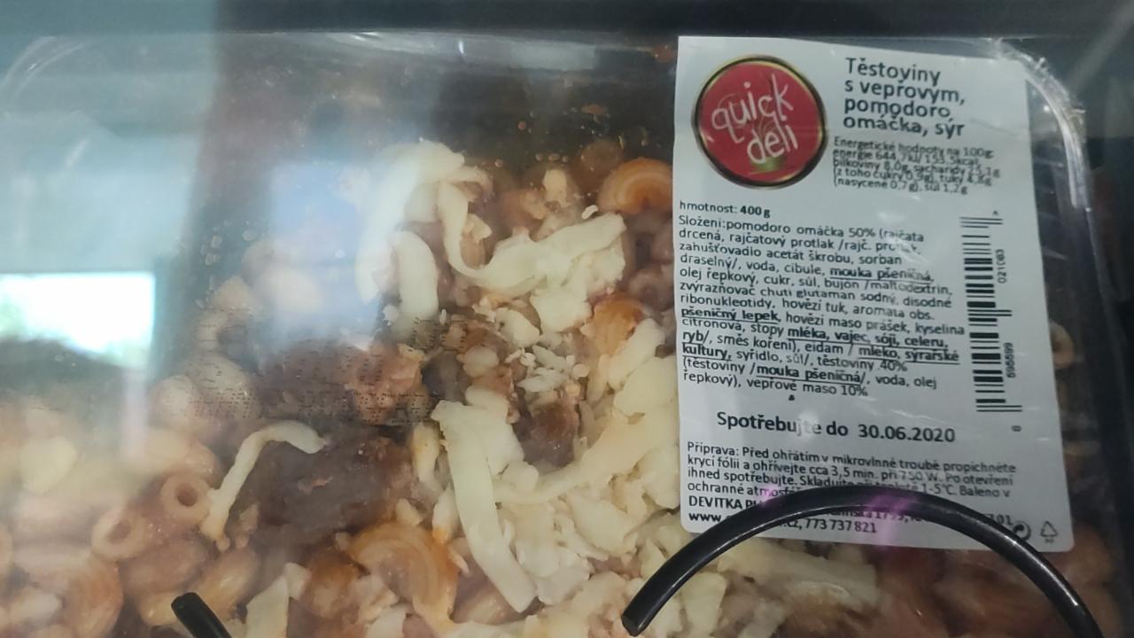 Fotografie - Těstoviny s vepřovým pomodoro, omáčka, sýr Quick deli