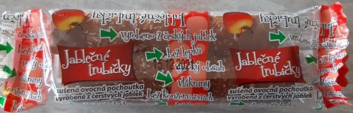Fotografie - Sušená ovocná pochoutka vyrobená z čerstvých jablek, částečně polévaná karobovou polevou