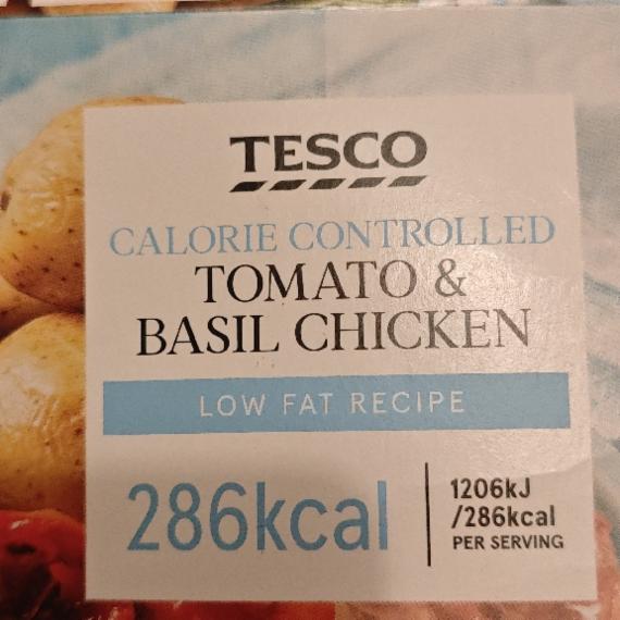 Fotografie - Calorie controlled tomato & basil chicken Tesco