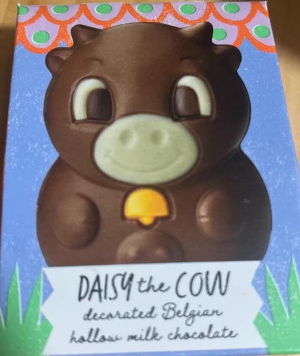 Fotografie - Daisy the cow decorated belgian hollow milk chocolate M&S Food
