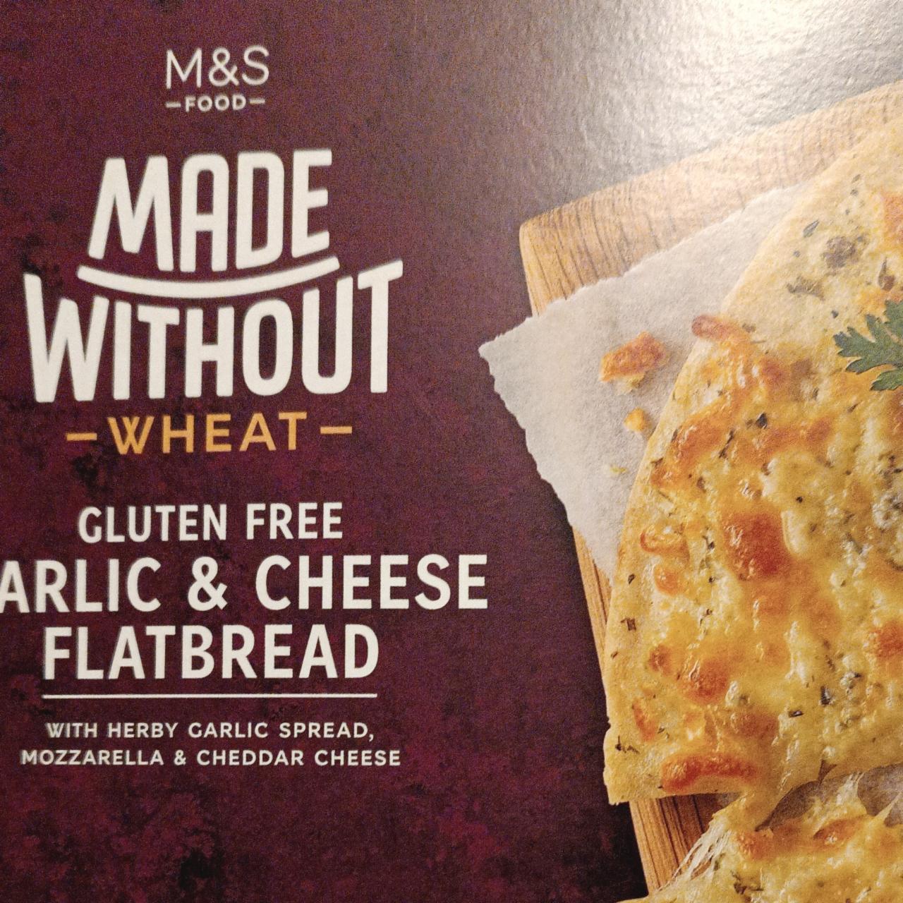 Fotografie - Made without wheat gluten free garlic & cheese flatbread M&S Food