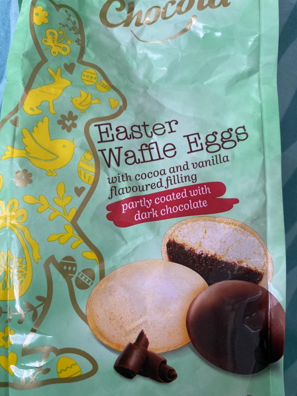 Fotografie - Easter Waffle Eggs with cocoa and vanilla flavoured filling Choceur