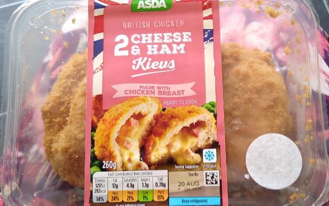 Fotografie - 2 Cheese & Ham Chicken Kievs Asda