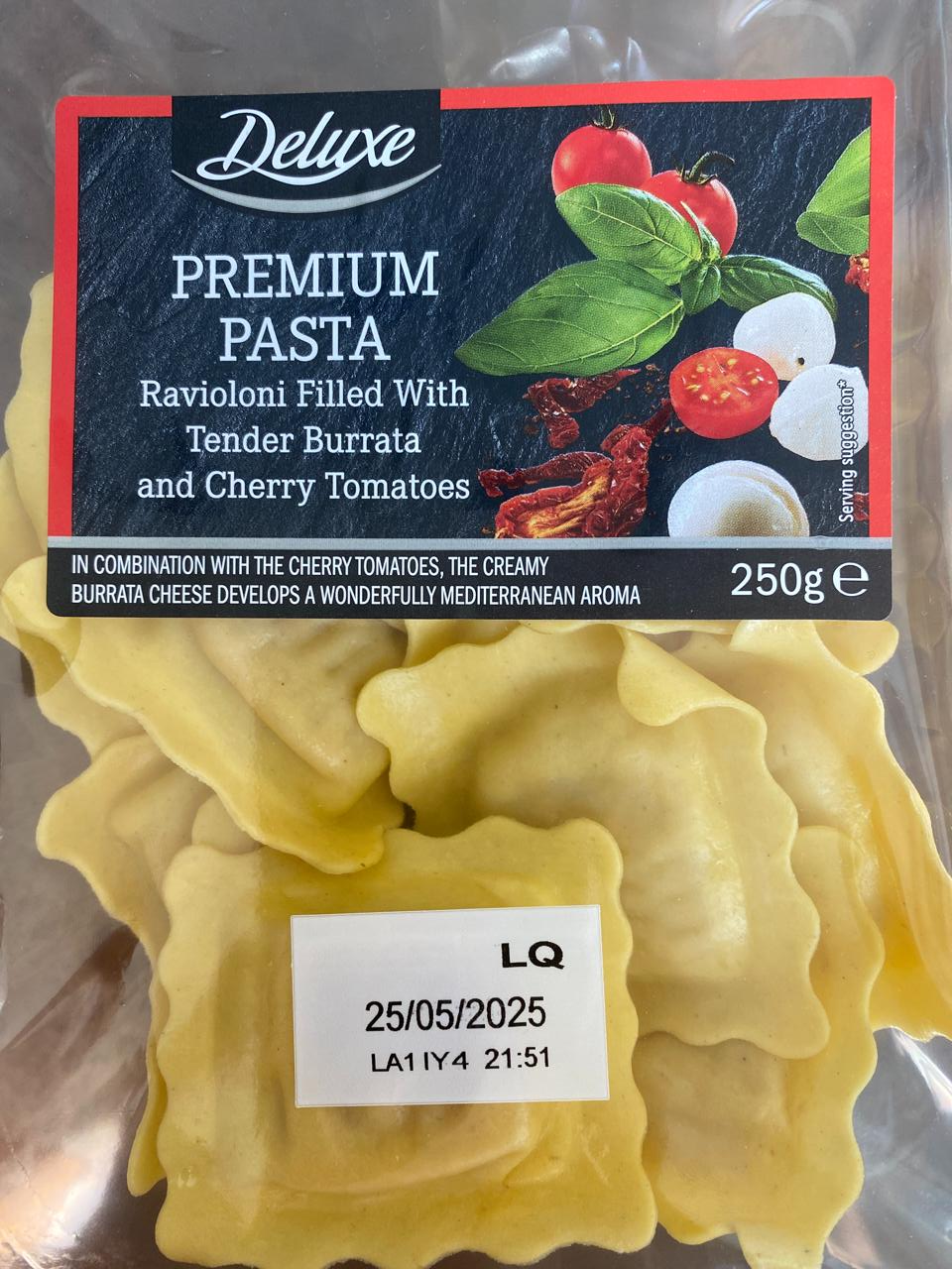Fotografie - Premium pasta ravioloni filled with tender burrata and cherry tomatoes Deluxe