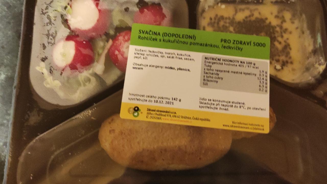 Fotografie - Rohlíček s kukuřičnou pomazánkou, ředkvičky Zdravé stravování