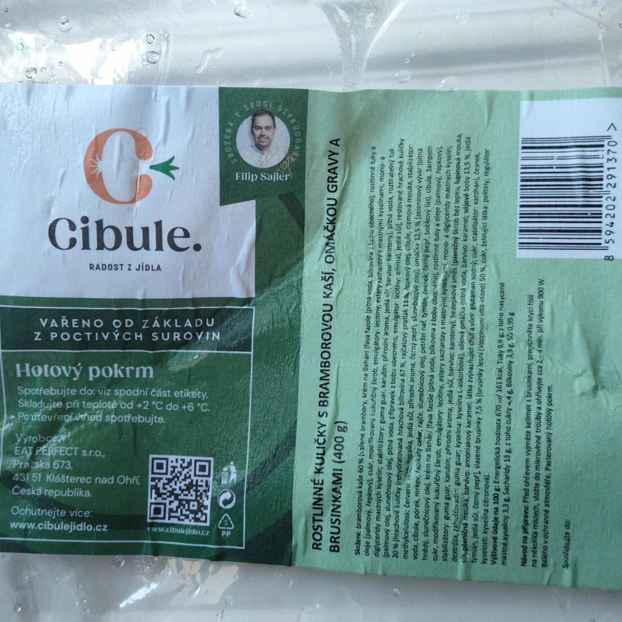 Fotografie - Rostlinné kuličky s bramborovou kaší, omáčkou gravy a brusinkami Cibule.